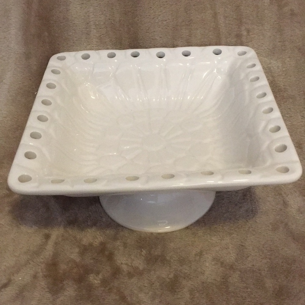 Avon Floral Pedestal Valet